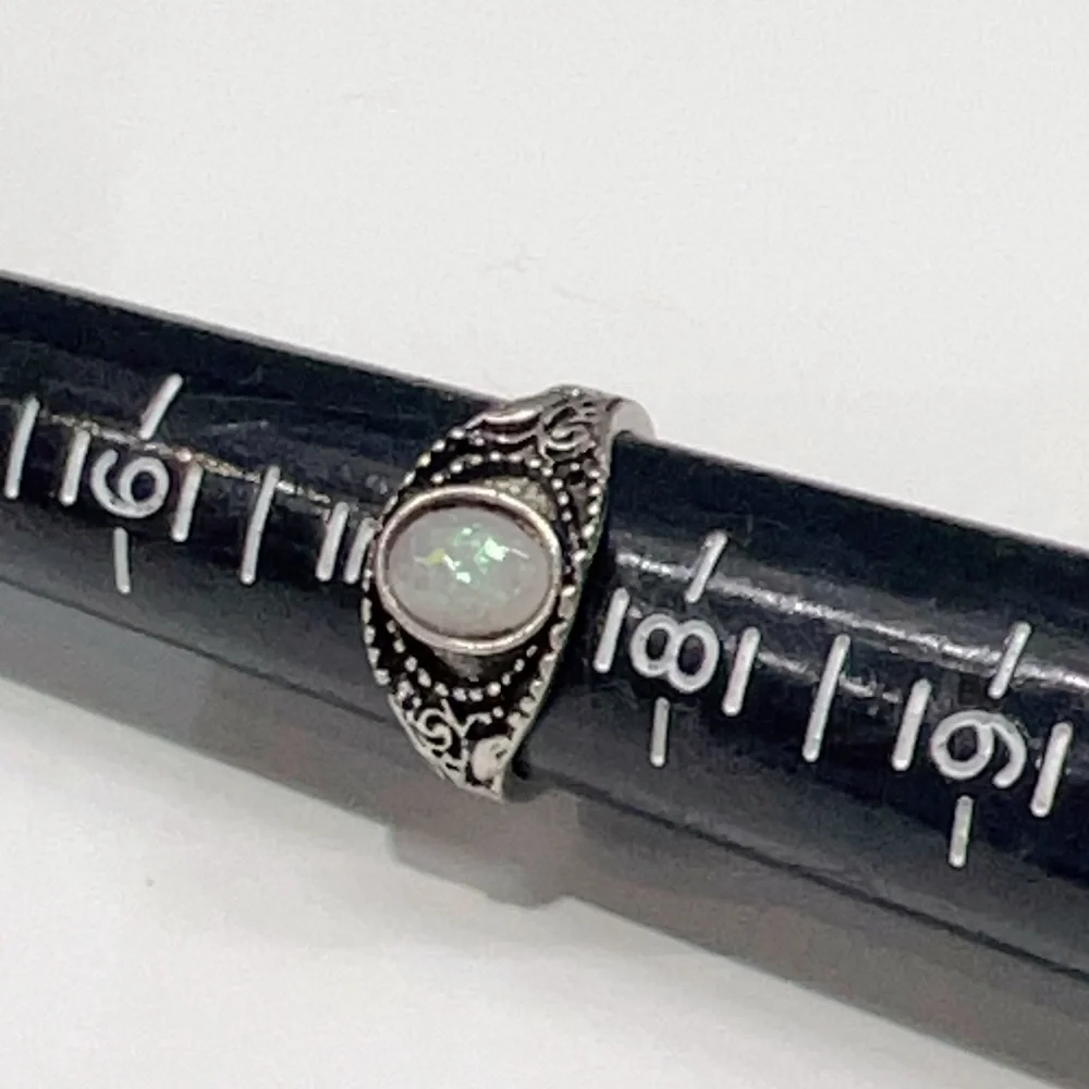 Vintage Like Ivory Faux Stone Silver plated Ring Size 7.5
** Fashion jewelry *** - Picture 3 of 3